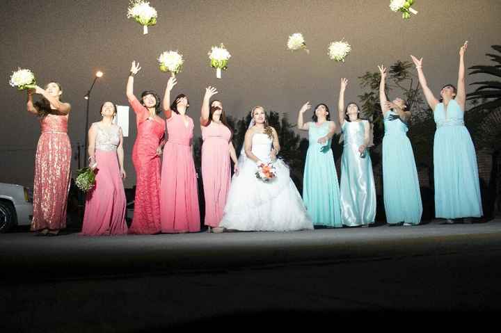 Damas de diferente tono - 1