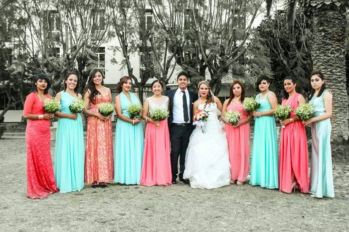 Las damas y el color de sus vestidos - 1