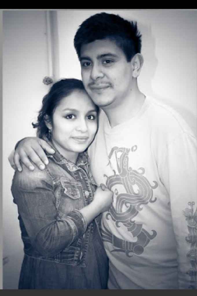 Sube una foto más antigua con tu pareja - 1