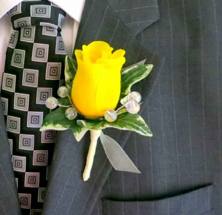  Boutonniere en amarillo 💛 - 4
