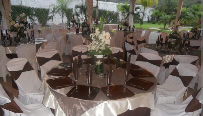 Combinación de colores beige con dorado y café - 4