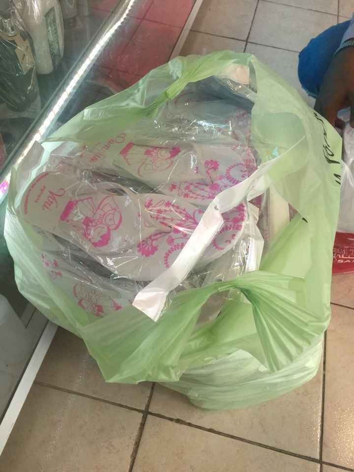 Yegaron las sandalias - 1