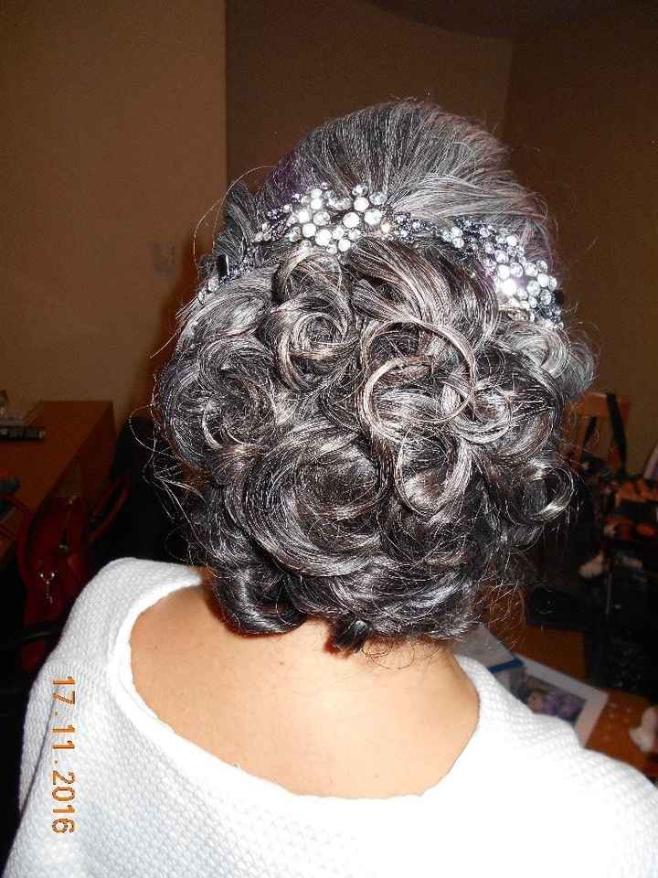 Preparacion de Maquillaje y peinado.