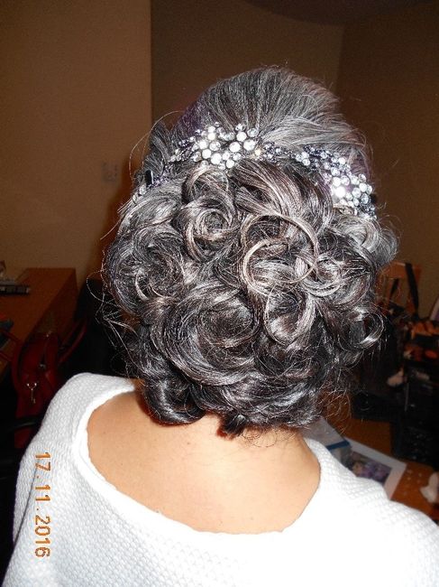 Preparacion de Maquillaje y peinado.