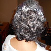 Preparacion de Maquillaje y peinado.
