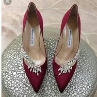 ¿de que color serán sus zapatillas? - 1