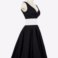 la idea aprox de los vestidos pero con la cinta de un color diferente cada una