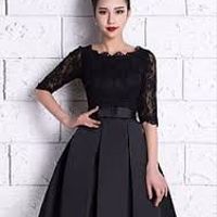 este pensando que la parte de arriba es como cada una se sienta cómoda pero con la falda abajo de la