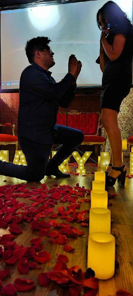 "Itza reta a los novios de la comu a mostrar la foto de su propuesta de matrimonio" - 1