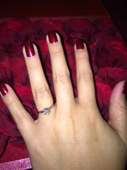 Cuál fue la primera foto con su anillo? y a quien se la enviaron?? - 1