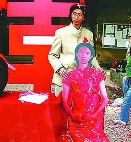 Chino de 39 años se casó, con el mismo.