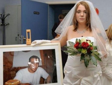 La mujer que se casó con su ex novio muerto