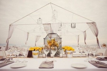 Decoración en amarillo y gris para exterior