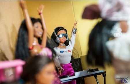 boda de Barbie y Ken nigerianos