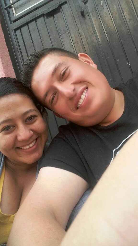 Sube una foto más antigua con tu pareja - 1