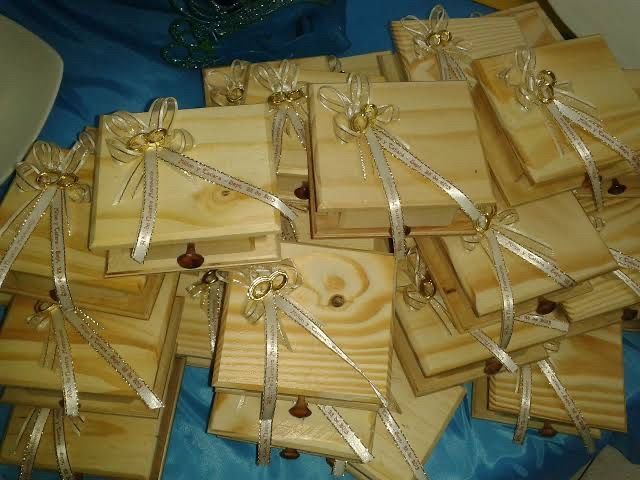 Ayuda! Invitaciones en cajas de mdera 3