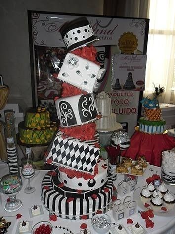 pero que les parece si hacemos Guerra de pasteles ?   (ósea cada una pone la imagen de un pastel que