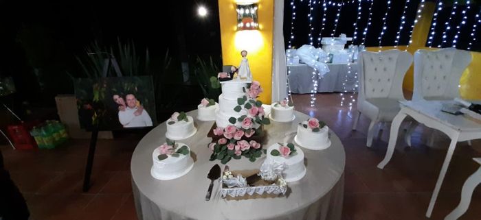 Pastel blanco + flores= Combinación infalible 👌🏼✨ 2