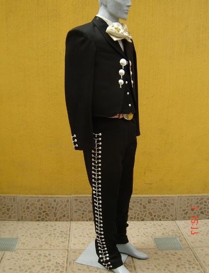 El quiere ser Charro!!