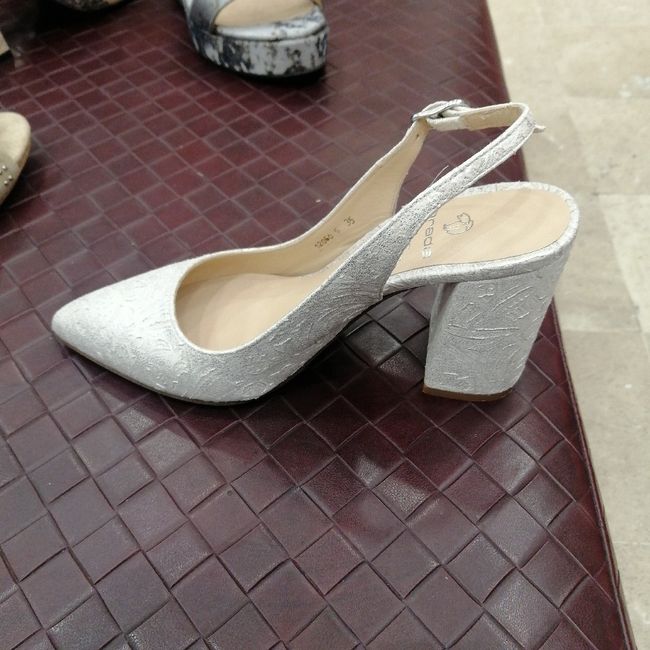 Zapatos blancos y zapatos dorados 😍 5