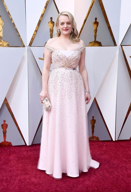 6. Elisabeth Moss vistiendo Christian Dior
