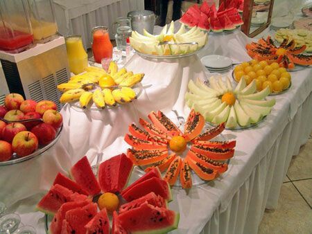 Mesa de dulces , botanas , frutas ,postres - 2