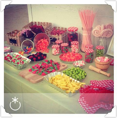 Mesa de dulces , botanas , frutas ,postres - 3
