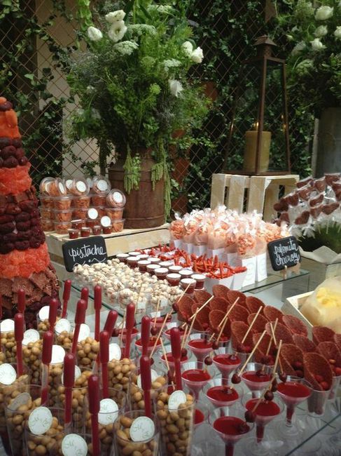 Mesa de dulces , botanas , frutas ,postres - 18