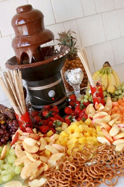 Mesa de dulces , botanas , frutas ,postres - 19