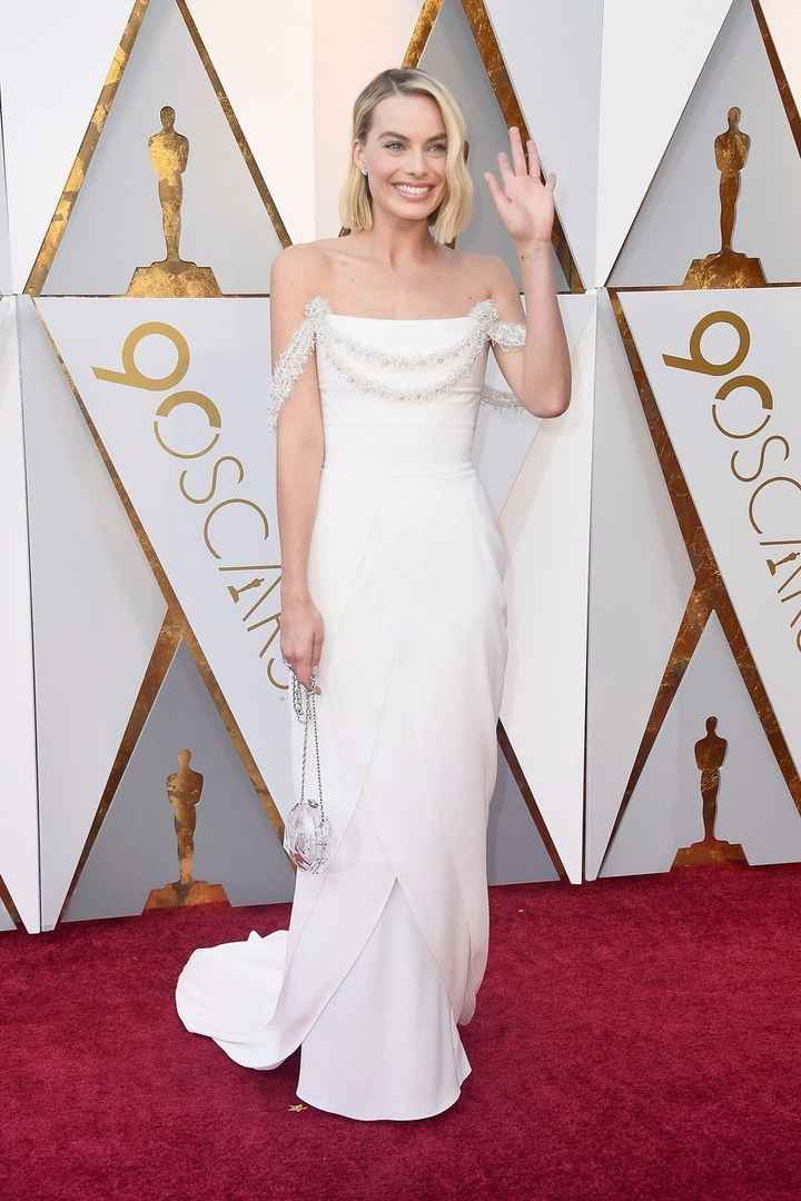 1. Margot Robbie en un vestido Chanel