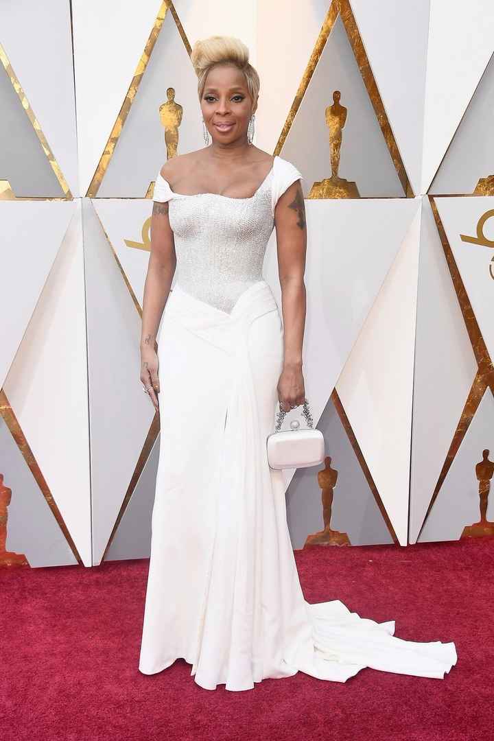 8. Mary J. Blige luciendo un modelo Versace