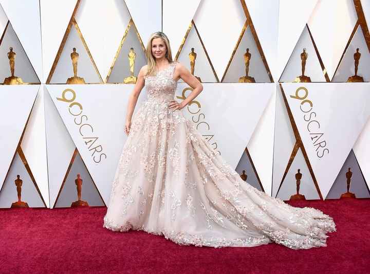 10. Mira Sorvino en un vestido Romona Keveža