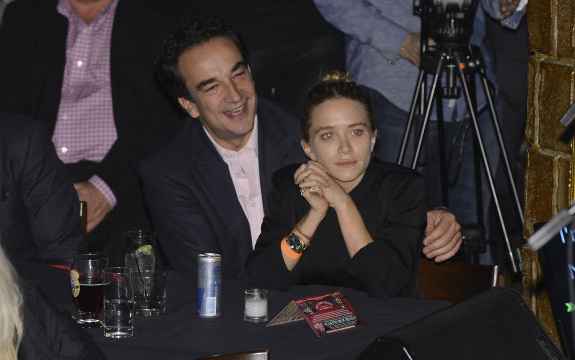 Mary Kate Olsen y Eddie. Ella tiene 30 y él 47 años.