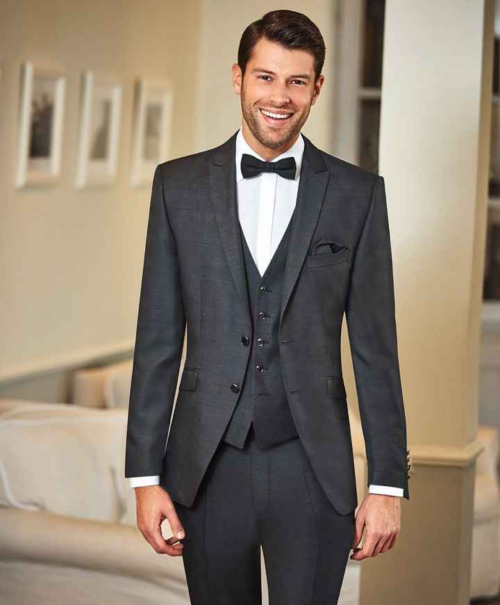 -> Traje oscuro