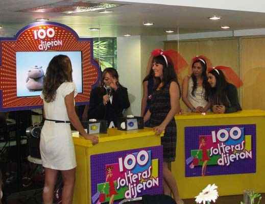 A) Show de animación y concursos para despedidas