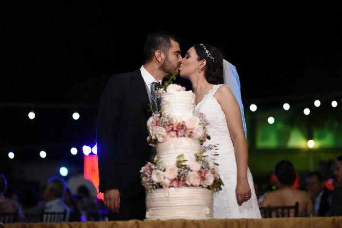 Besito con el pastel