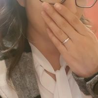 📸 Publica una foto mostrando su anillo de compromiso o alianza de boda - 1