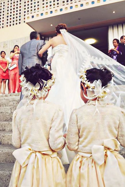 entrando a la iglesoa