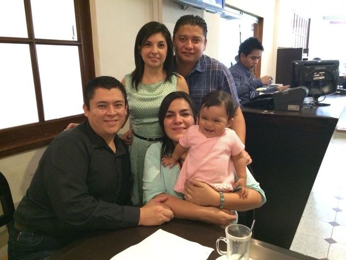 Con su hermano, cuñada y sobrina