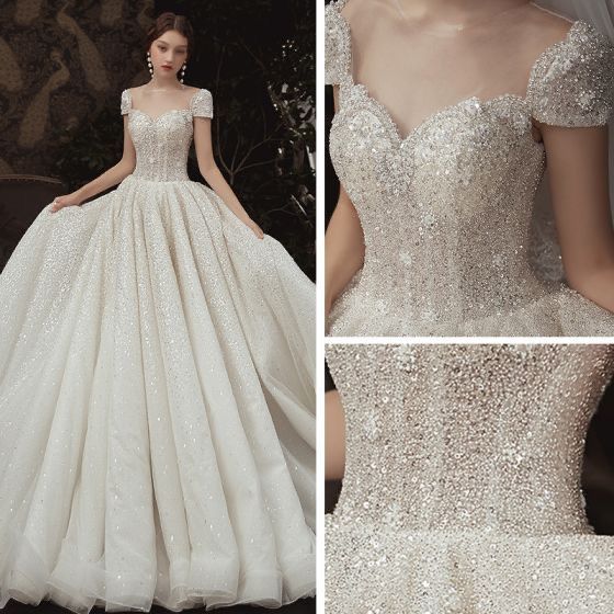 Arantxa reta a los novios de la comu a elegir el vestido 8