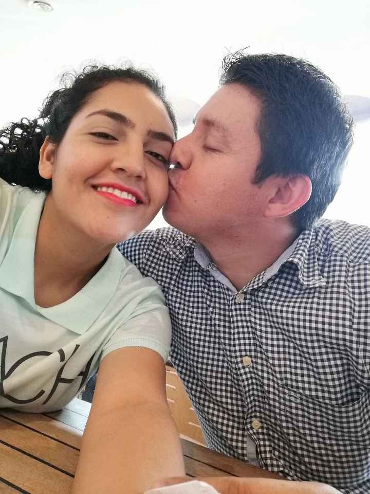 Karla reta a los novios de la comu a subir una foto de ellos besándose - 1