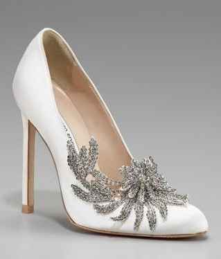 con un detalle de pedreria