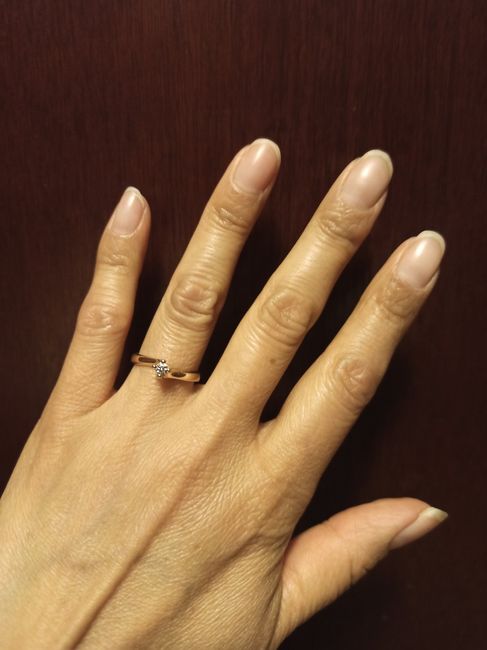 Post para enseñar tu hermoso anillo de compromiso jijiji 💍 16