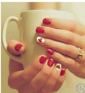 Para fechas románticas, manicure de corazón - 1