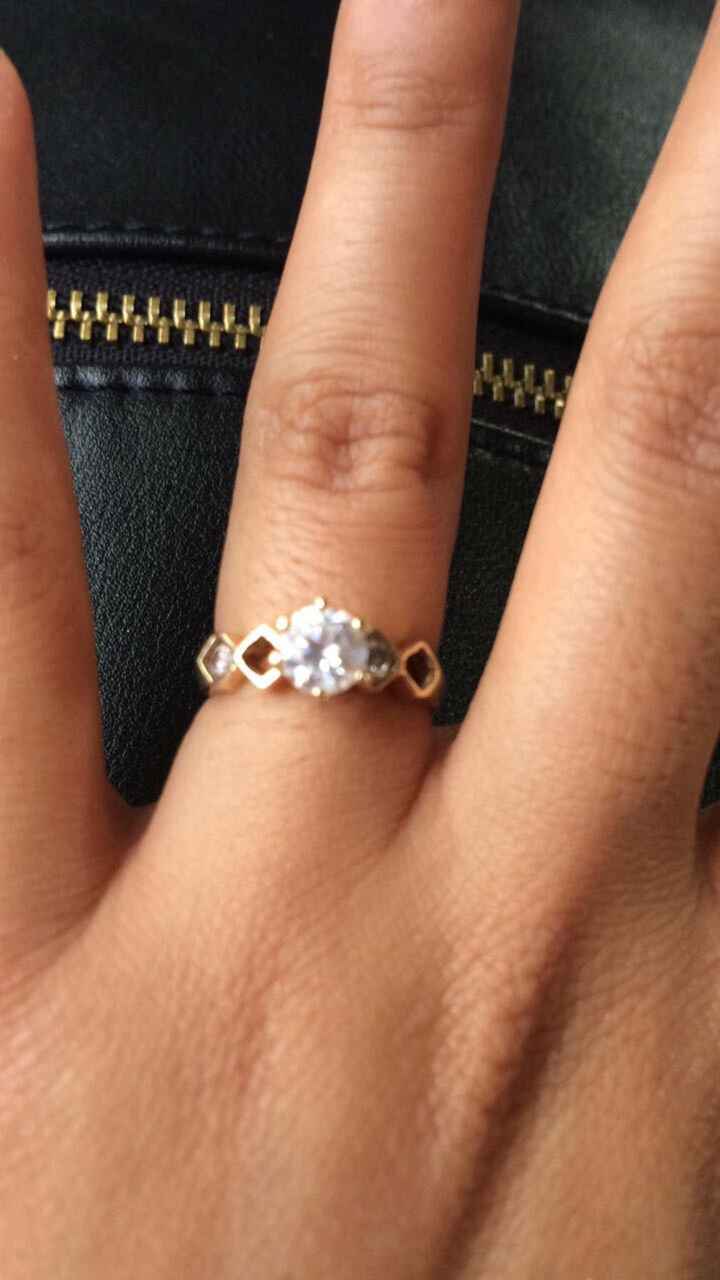  Se le cayeron dos piedras a mi anillo de compromiso! 😩😭 - 1