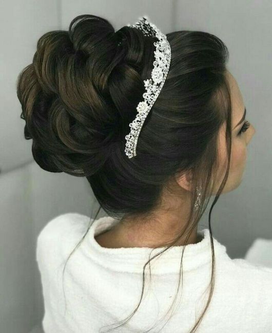 Peinados  con corona / tiara 4