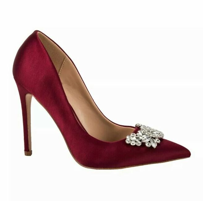 Sin 👠👠 aun😭!! 1