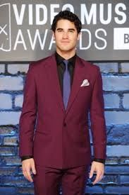 vino color traje