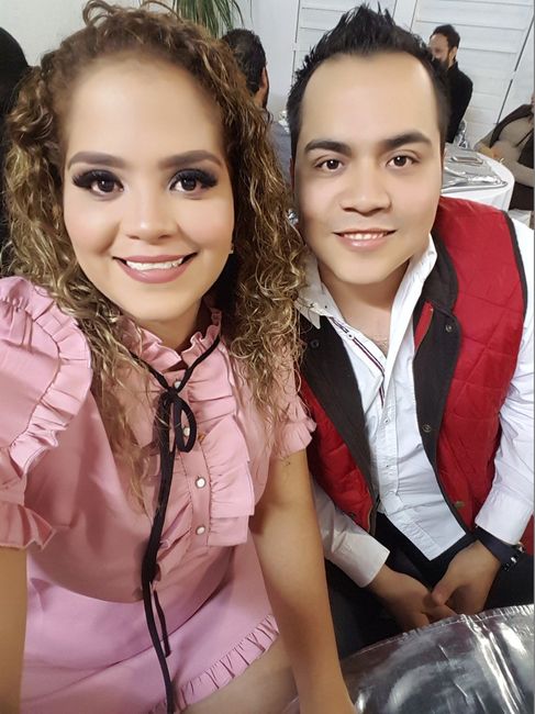 ya en la cena festejando el compromiso con nuestras familias!!