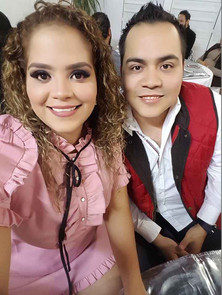 ya en la cena festejando el compromiso con nuestras familias!!